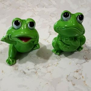 Vintage Frog salt and pepper shakers